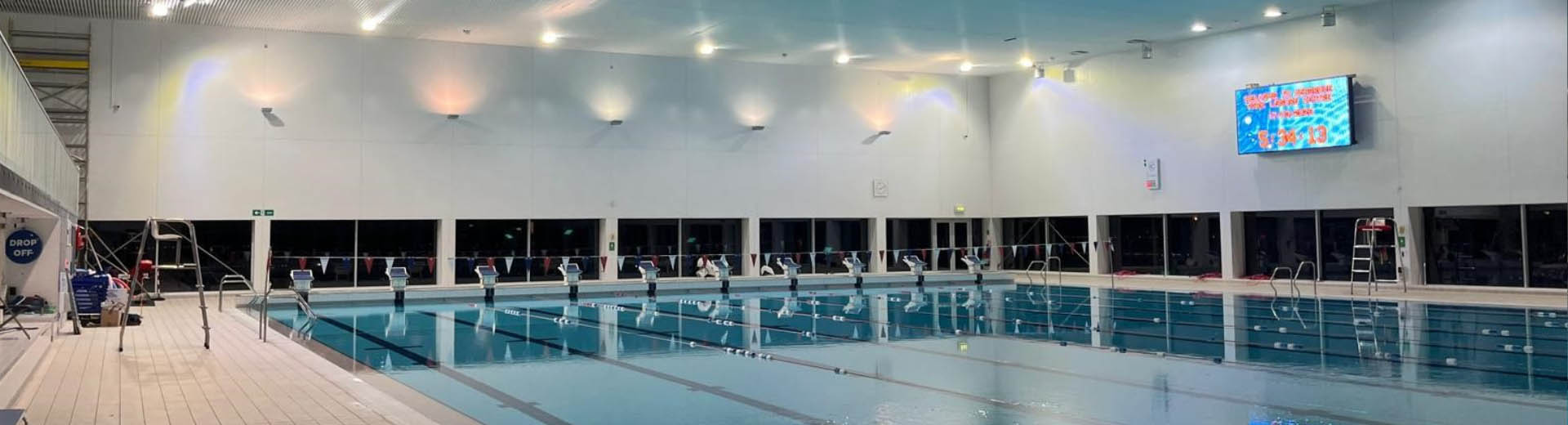 Swimming pool illuminated by LED floodlights